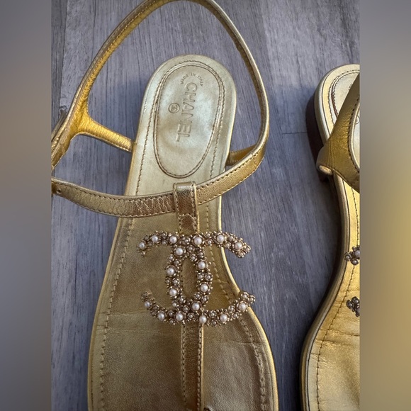 CHANEL Gold CC Pearl Thong Sandals 38 - Picture 5 of 9